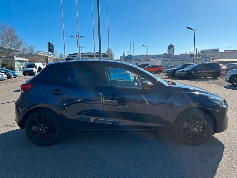 Neu Mazda 2 Homura-Line 90 PS (66 kW) 2025 Blau Limousine