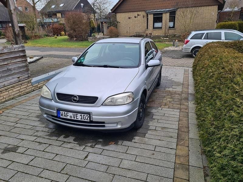 Grau Gebraucht 2000 Opel Astra Limousine | 1.050 € (Guter Preis) - Bild 1/4