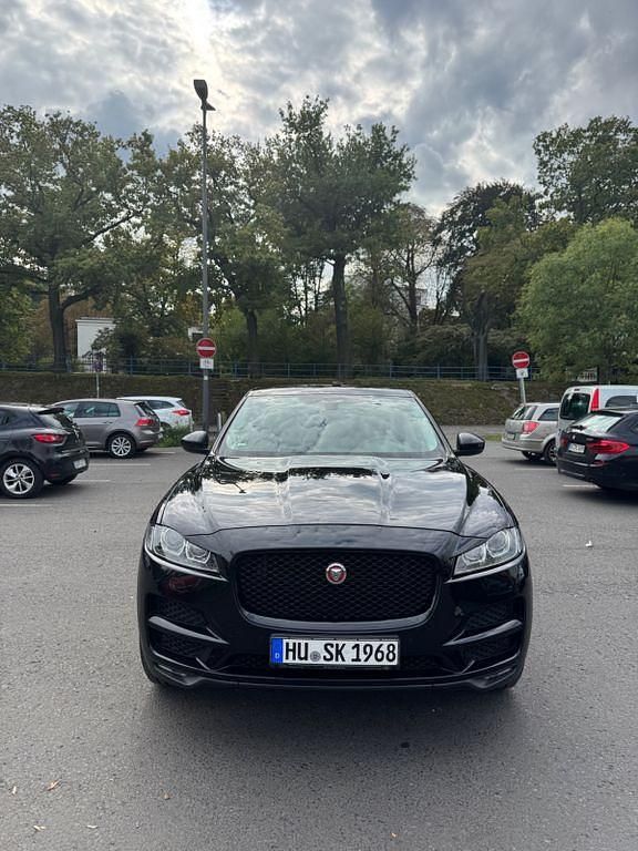 Schwarz Gebraucht 2016 Jaguar F-Pace Pure SUV | 12.000 € (Guter Preis) - Bild 1/4