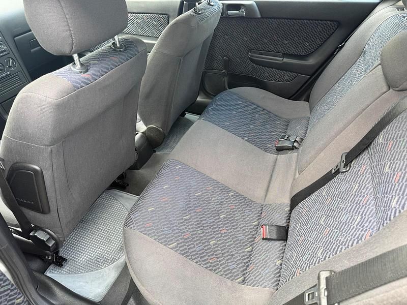 Usata Opel Astra 101 CV (74 kW) 2001 Argento Berlina
