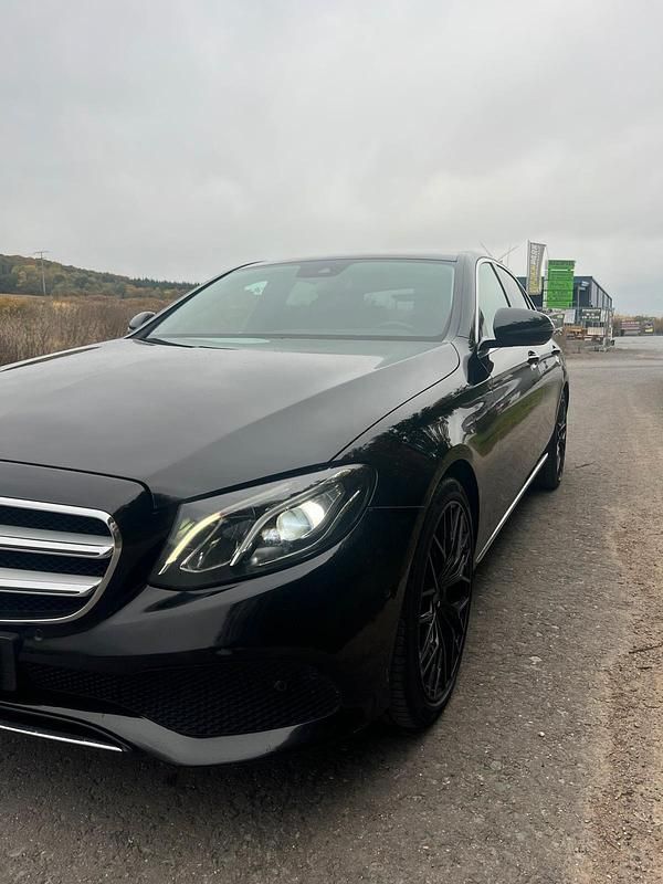 Gebraucht Mercedes E220 194 PS (142 kW) 2017 Schwarz Limousine