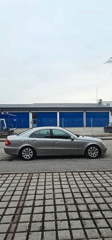 Gebraucht Mercedes E200 Classic 122 PS (89 kW) 2003 Grau Limousine