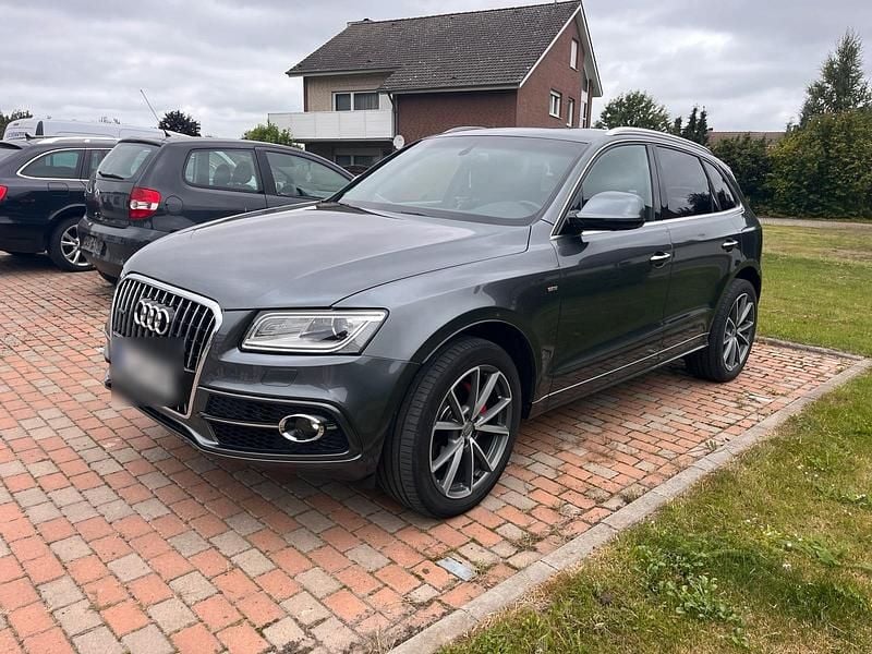 Grau Gebraucht 2016 Audi Q5 SUV | 22.900 € (Etwas zu teuer) - Bild 1/4