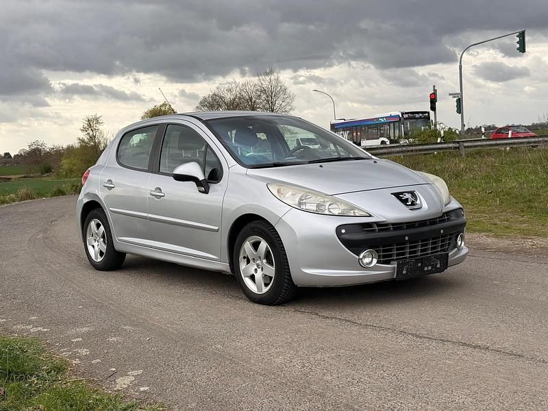 Gebraucht Peugeot 207 119 PS (87 kW) 2008 Silber Limousine