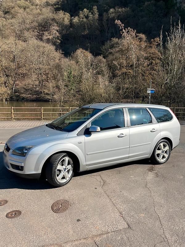 Gebraucht Ford Focus Titanium 115 PS (84 kW) 2007 Silber Kombi