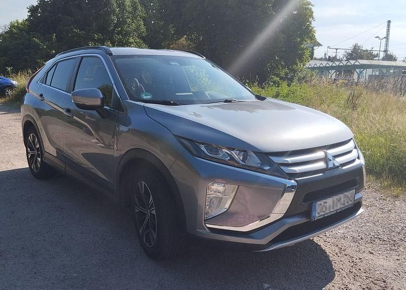 Silber Gebraucht 2020 Mitsubishi Eclipse Cross Top SUV | 15.200 € (Guter Preis) - Bild 1/4
