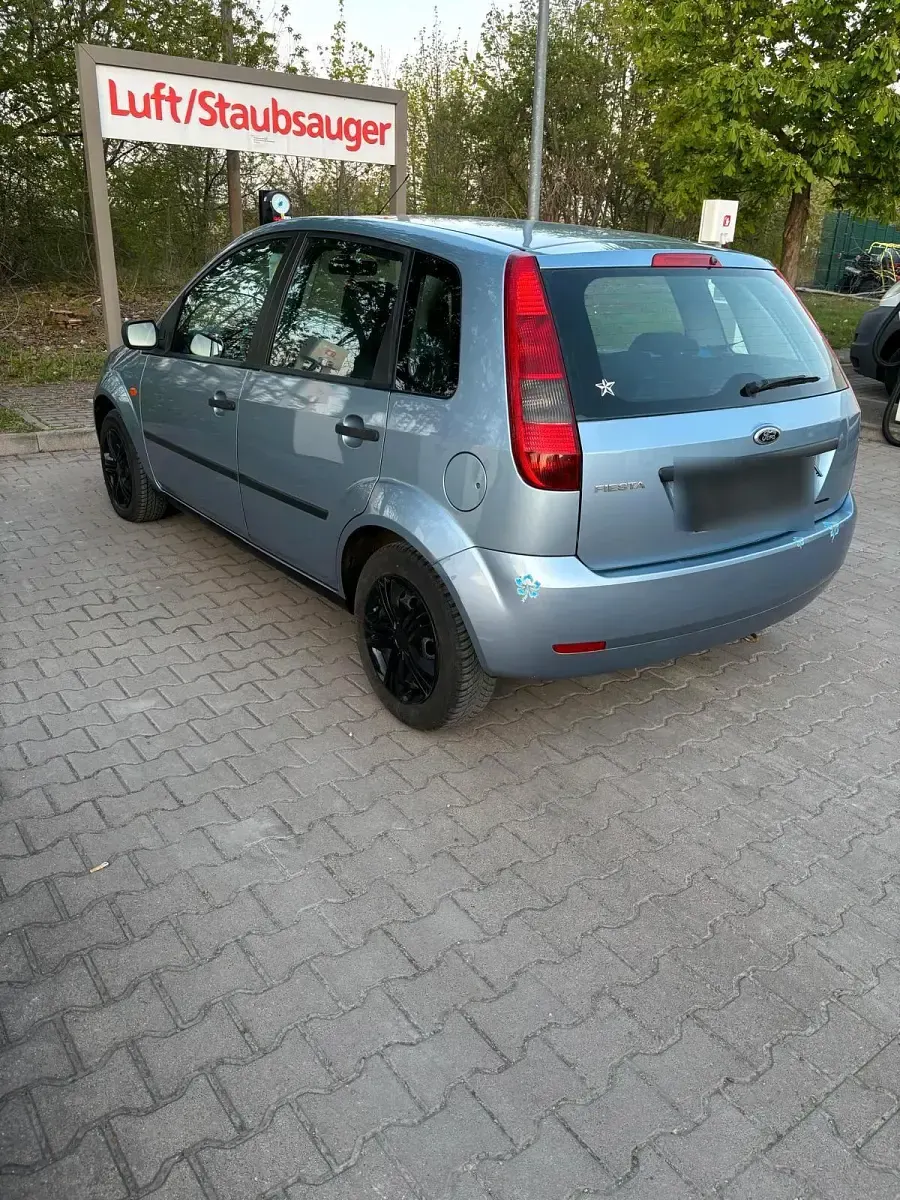 Usata Ford Fiesta 60 CV (44 kW) 2005 Blu Utilitaria