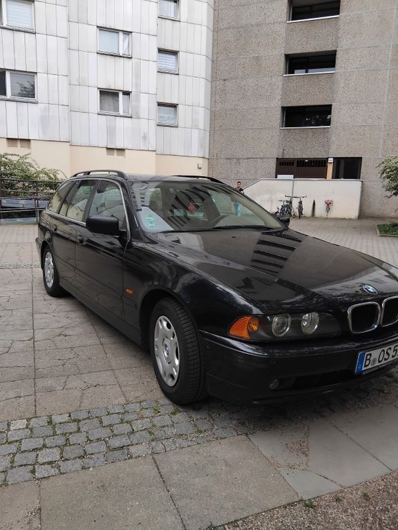 Schwarz Gebraucht 2002 BMW 525 Exclusive Kombi | 3.000 € (Superpreis) - Bild 1/4