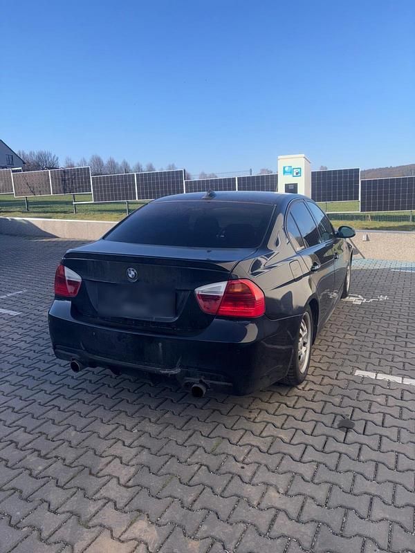 Gebraucht BMW 325 218 PS (160 kW) 2008 Schwarz Limousine