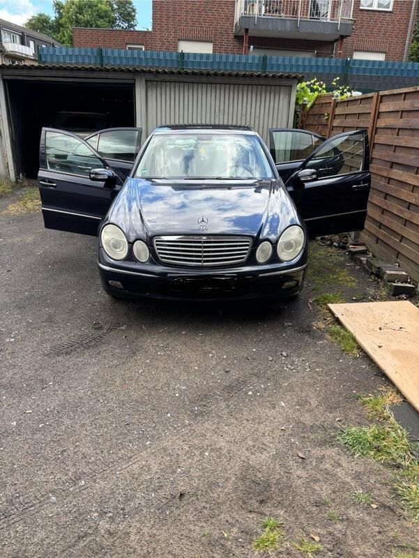 Blau Gebraucht 2006 Mercedes E280 Limousine | 2.000 € (Superpreis) - Bild 1/4