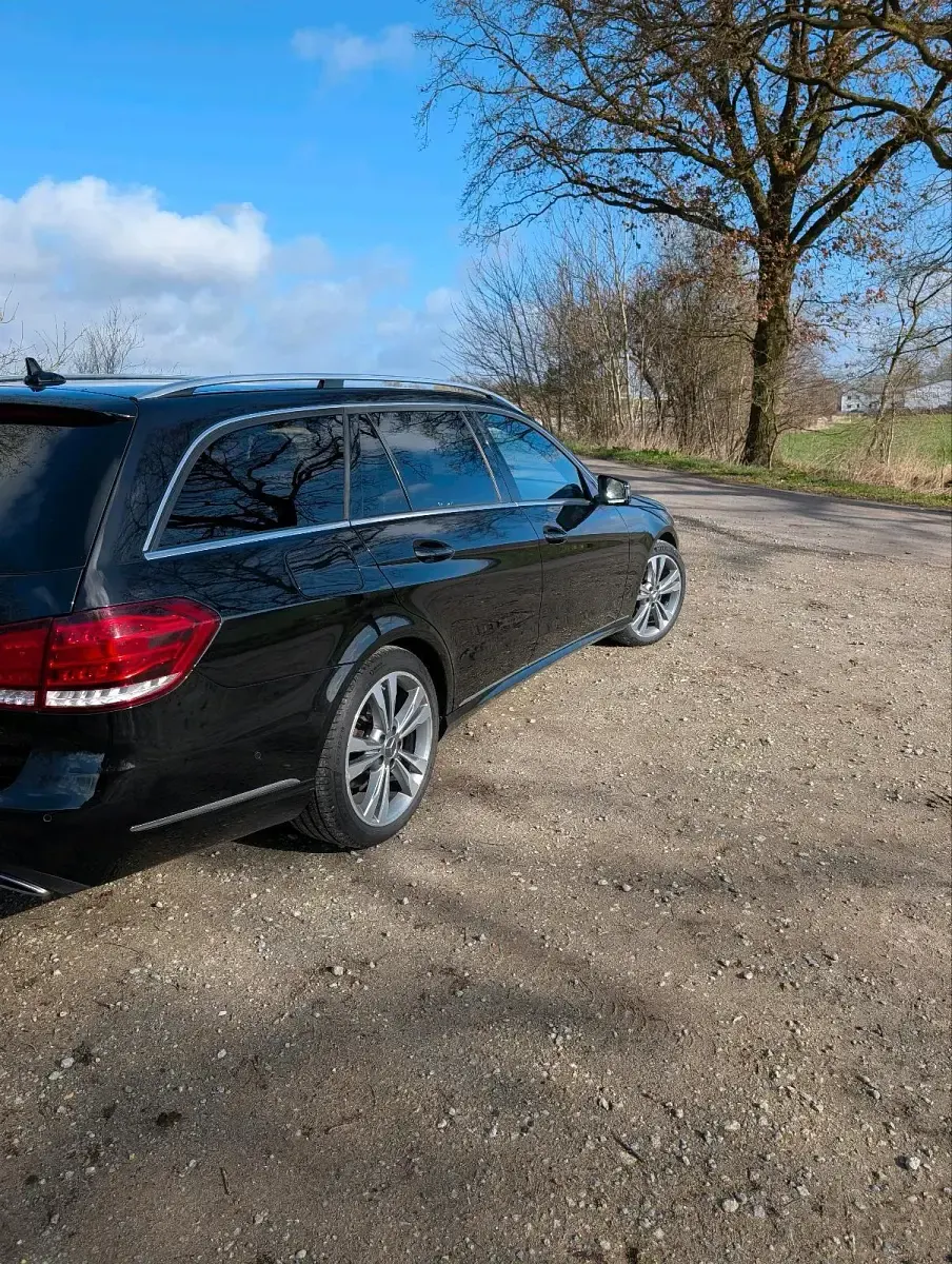 Gebraucht Mercedes E220 170 PS (125 kW) 2015 Schwarz Kombi