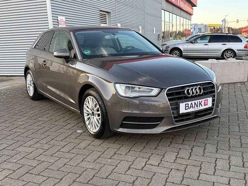 Gebraucht Audi A3 Attraction 105 PS (77 kW) 2014 Grau Limousine