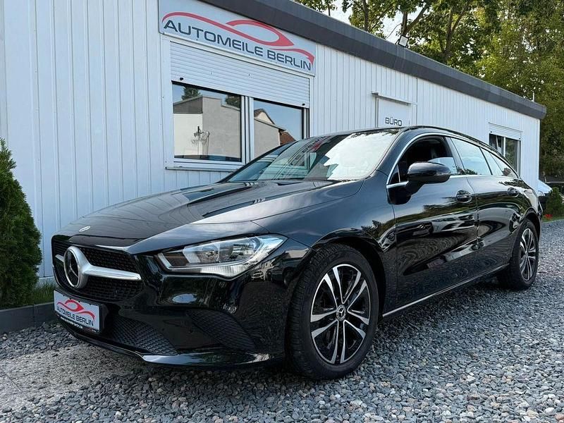 Schwarz Gebraucht 2023 Mercedes CLA200 Shooting Brake Kombi | 25.900 € (Guter Preis) - Bild 1/4