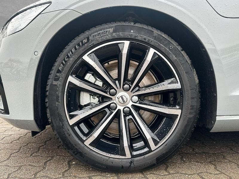 Gebraucht Volvo V60 Plus 455 PS (334 kW) 2025 Vapour grey Kombi