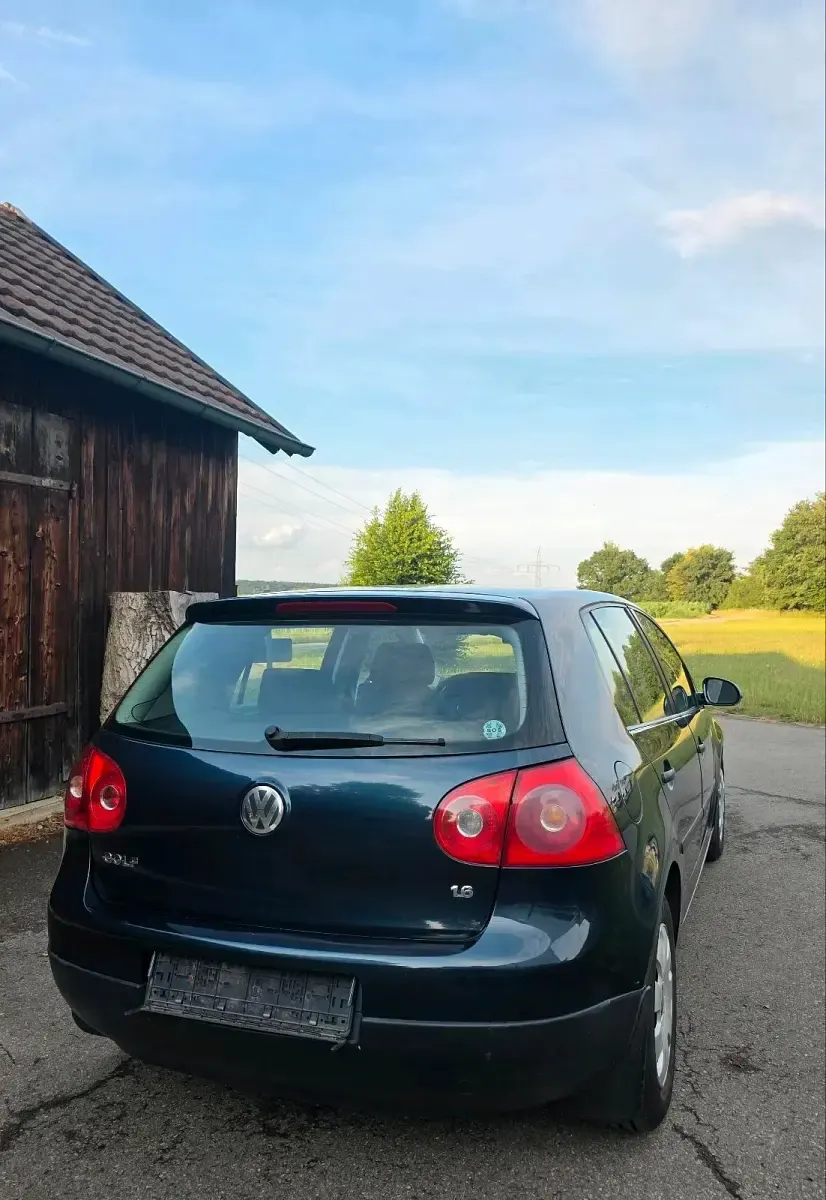 Gebraucht VW Golf V 102 PS (75 kW) 2005 Blau Kleinwagen