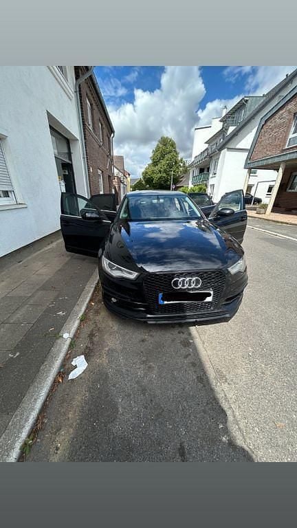 Schwarz Gebraucht 2012 Audi A6 Ambiente Limousine | 8.400 € - Bild 1/4