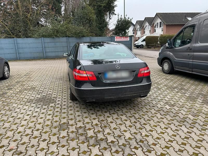 Gebraucht Mercedes E350 265 PS (194 kW) 2011 Schwarz Limousine