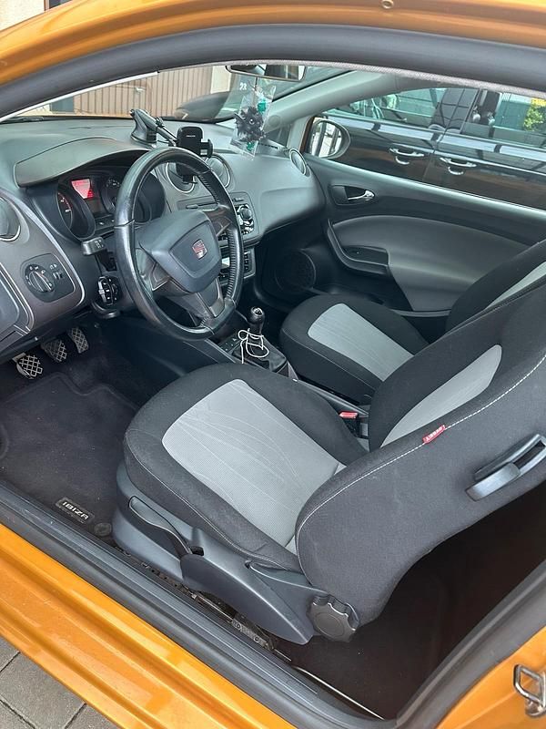 Gold Gebraucht 2012 Seat Ibiza Kleinwagen | 7.750 € - Bild 1/4