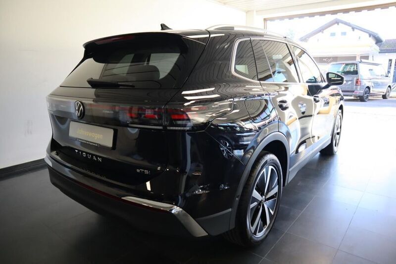 Gebraucht VW Tiguan Elegance 150 PS (110 kW) 2024 Schwarz SUV
