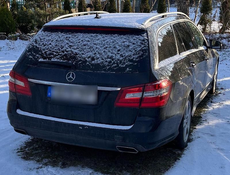 Gebraucht Mercedes E220 170 PS (125 kW) 2013 Schwarz Kombi