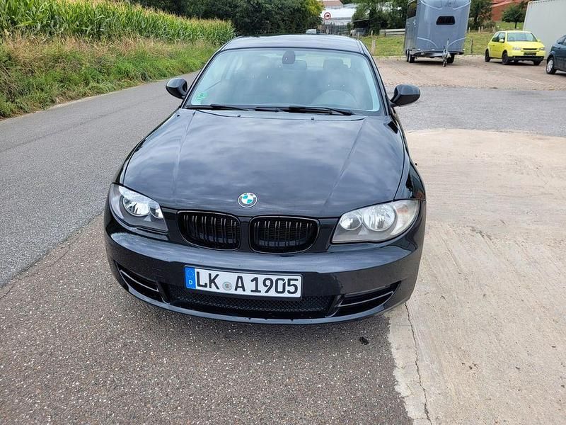 Schwarz Gebraucht 2010 BMW 120 Kleinwagen | 8.400 € (Teuer) - Bild 1/4