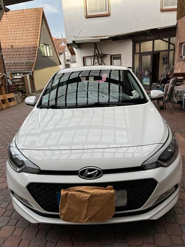 Gebraucht Hyundai i20 GO! 75 PS (55 kW) 2016 Weiß Kleinwagen