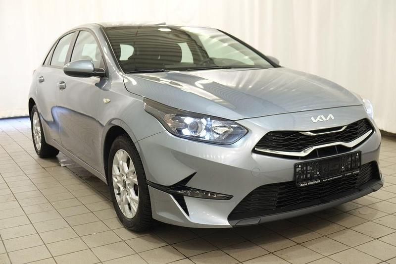 Silber Gebraucht 2022 Kia Ceed Vision Kleinwagen | 13.999 € (Superpreis) - Bild 1/4