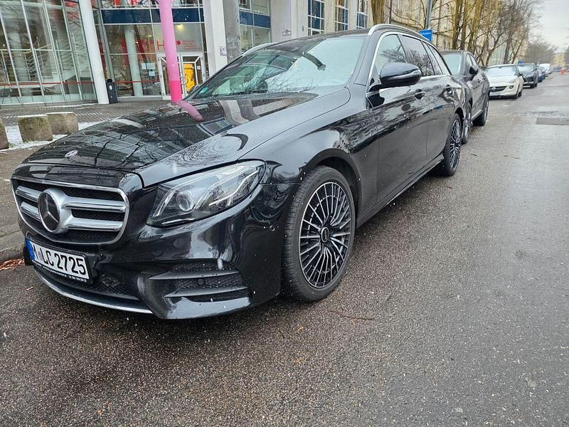 Schwarz Gebraucht 2018 Mercedes E400 Kombi | 29.200 € (Etwas zu teuer) - Bild 1/4