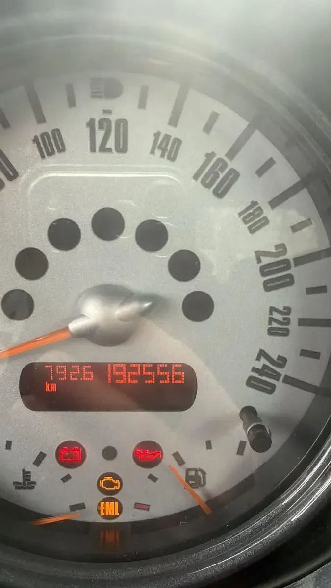 Używany Mini Cooper 115 KM (84 kW) 2003 Czerwony Hatchback