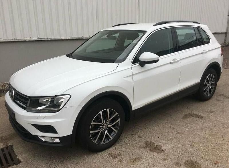Weiß Gebraucht 2016 VW Tiguan Comfortline SUV | 15.490 € (Teuer) - Bild 1/4