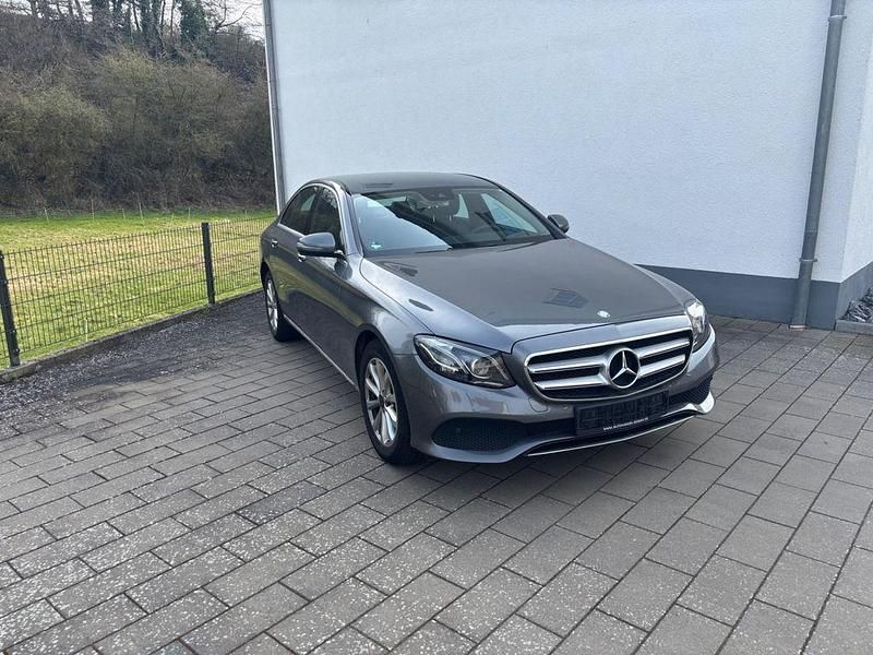 Gebraucht Mercedes E220 194 PS (142 kW) 2016 Grau Limousine