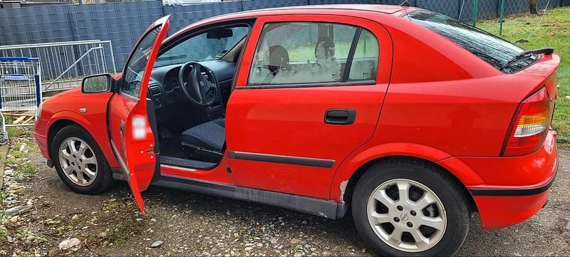 Gebraucht Opel Astra 75 PS (55 kW) 2001 Rot Limousine