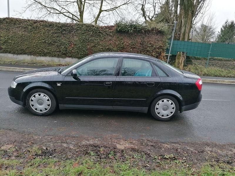 Schwarz Gebraucht 2002 Audi A4 Ambiente Limousine | 2.750 € (Superpreis) - Bild 1/4