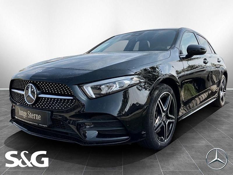 Metalliclack kosmosschwarz Gebraucht 2021 Mercedes A250 AMG Limousine | 28.277 € (Fairer Preis) - Bild 1/4