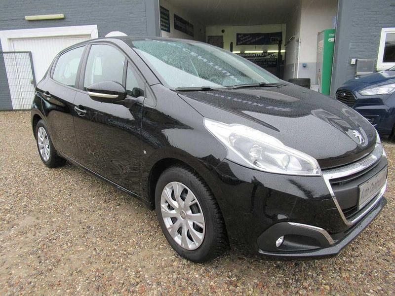 Gebraucht Peugeot 208 Active 83 PS (61 kW) 2019 Schwarz Kleinwagen
