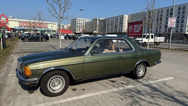 Gebraucht Mercedes 230 136 PS (100 kW) 1984 Grün Coupé