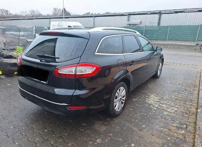 Usado Ford Mondeo 160 CV (117 kW) 2011 Negro Berlina