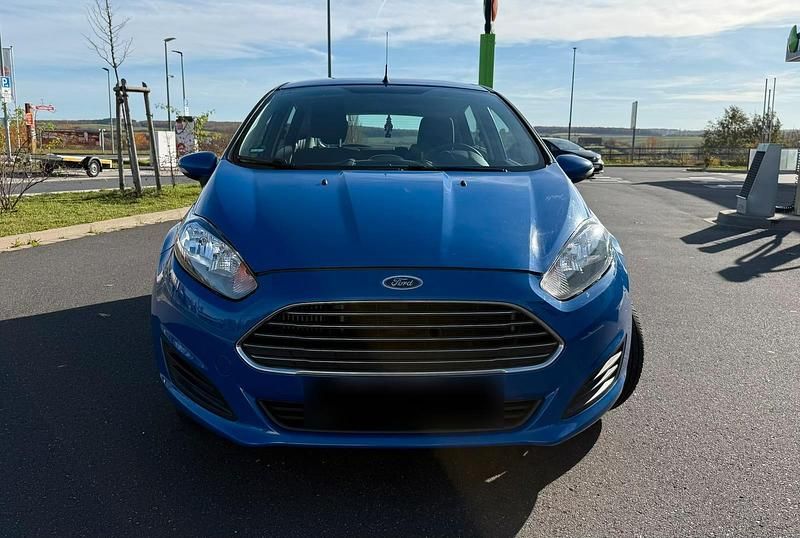 Gebraucht Ford Fiesta 95 PS (69 kW) 2013 Blau Kleinwagen