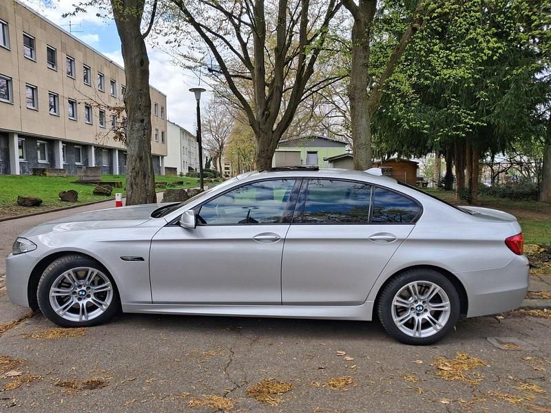 Gebraucht BMW 530 Efficient Dynamics 258 PS (189 kW) 2013 Silber Limousine