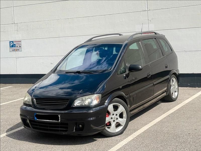 Schwarz Gebraucht 2005 Opel Zafira OPC Van / Kleinbus | 2.900 € (Etwas zu teuer) - Bild 1/4