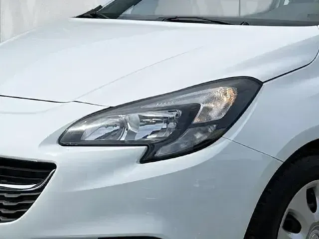 Używany Opel Corsa Edition 90 KM (66 kW) 2015 Biały Hatchback