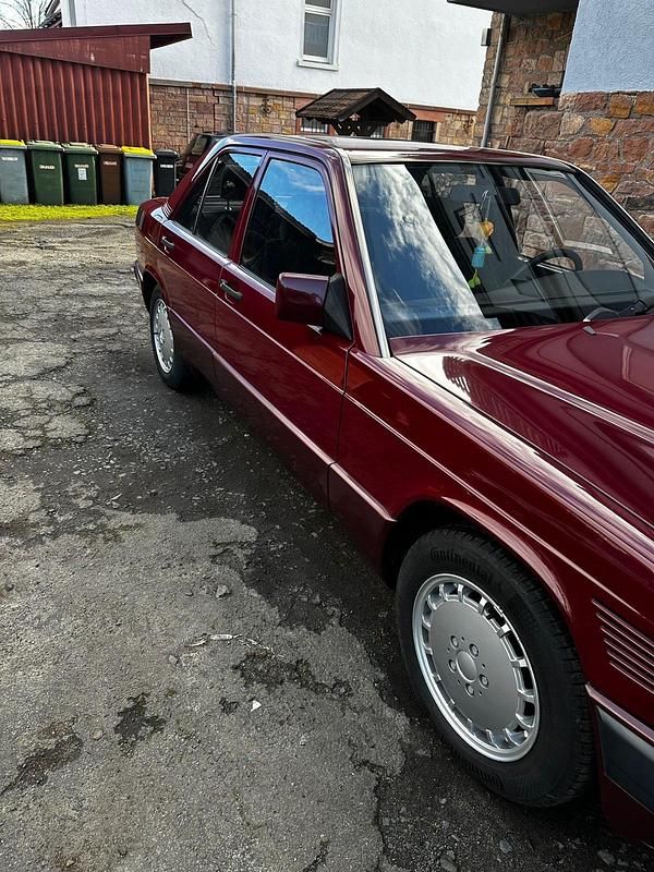 Gebraucht Mercedes 190 126 PS (92 kW) 1992 Andere farben Limousine