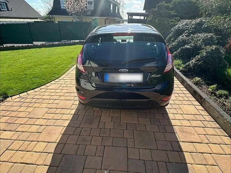 Gebraucht Ford Fiesta Trend 82 PS (60 kW) 2016 Schwarz Kleinwagen