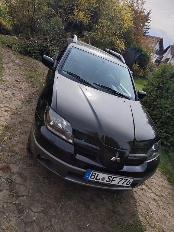 Schwarz Gebraucht 2004 Mitsubishi Outlander Invite SUV | 2.800 € (Fairer Preis) - Bild 1/4