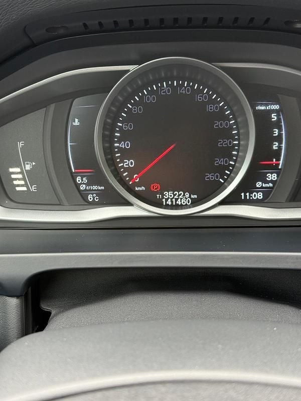 Gebraucht Volvo V60 136 PS (100 kW) 2016 Schwarz Kombi