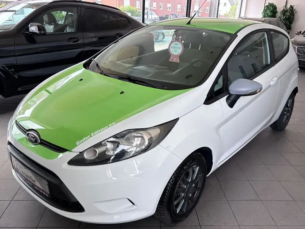 Gebraucht Ford Fiesta Ambiente 60 PS (44 kW) 2012 Weiß Kleinwagen