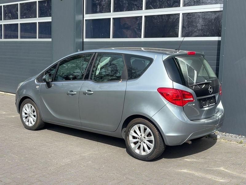 Second-hand Opel Meriva Active 101 CP (74 kW) 2012 Argintiu Monovolum