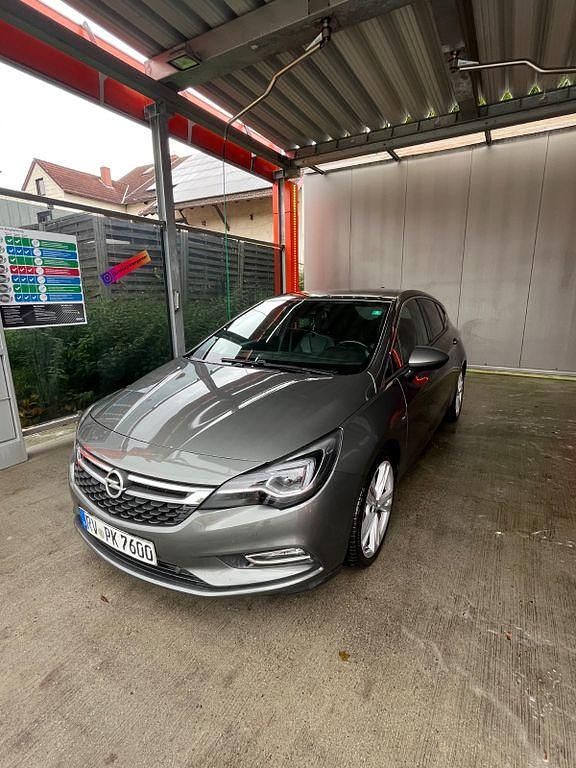 Grau Gebraucht 2016 Opel Astra S Kombi | 13.449 € (Fairer Preis) - Bild 1/4