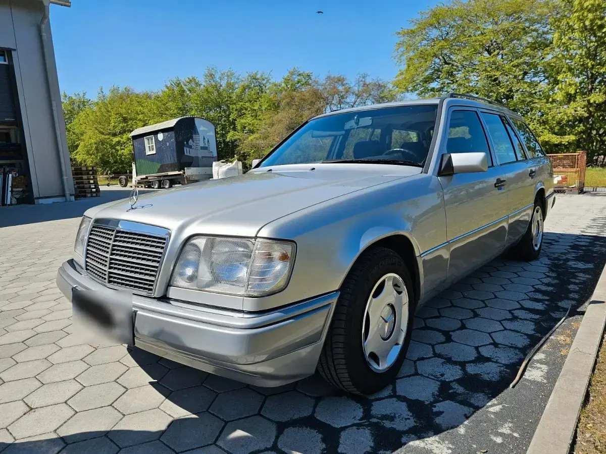 Gebraucht Mercedes E220 150 PS (110 kW) 1993 Silber Kombi