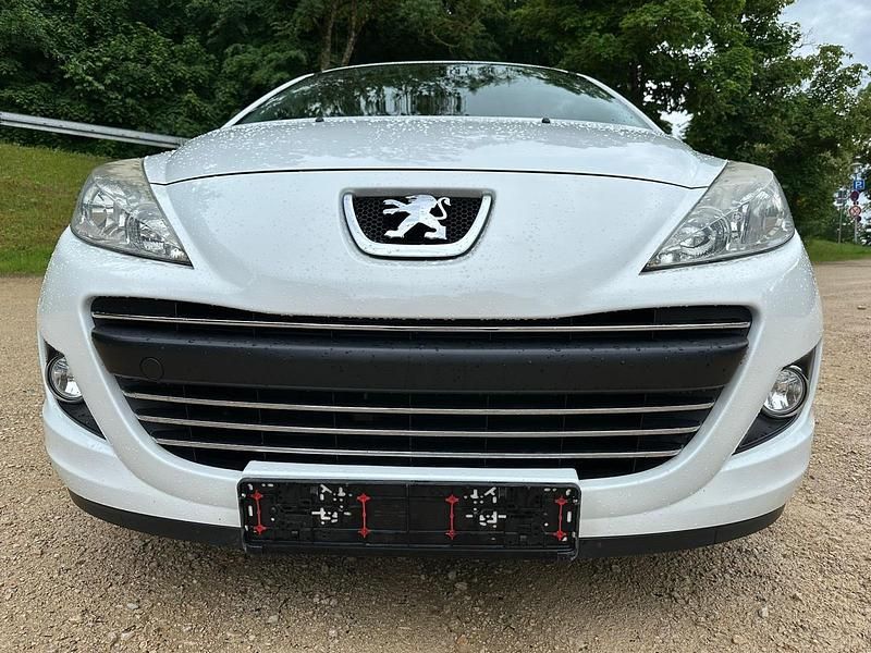 Weiß Gebraucht 2010 Peugeot 207 Premium Kleinwagen | 4.990 € - Bild 1/4